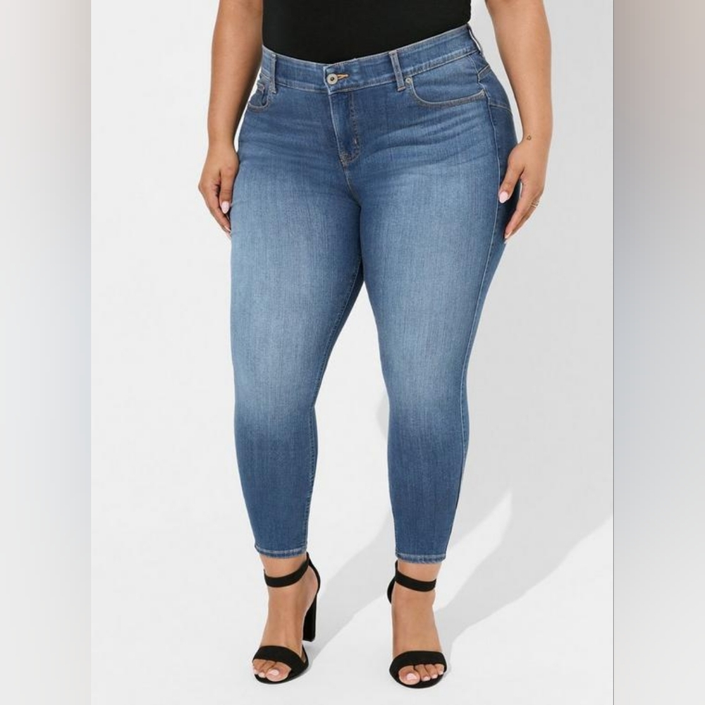 Torrid Bombshell Skinny Premium Stretch High-Rise Jean Size 14S - Picture 2 of 9